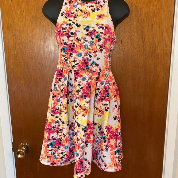 So Women's Floral Fit Flare Dress Size Small Vibrant Summer Sundress Cutout Back - Picture 8 of 16